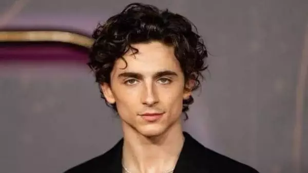 Timothee Chalamet height and weight. How tall is Timothee Chalamet. Timothee Chalamet weight