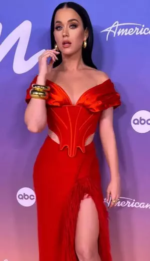 Katy Perry height and weight. How tall is Katy Perry. Katy Perry weight