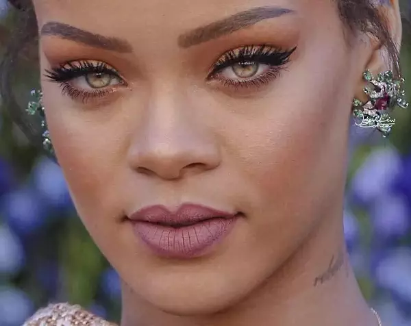 Rihanna Eye Color – Here’s Everything You Need To Know