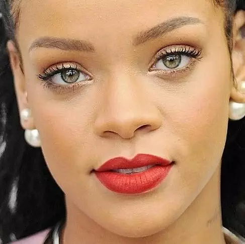 Rihanna eye color, What is Rihanna eye color. Rihanna brown green eye color