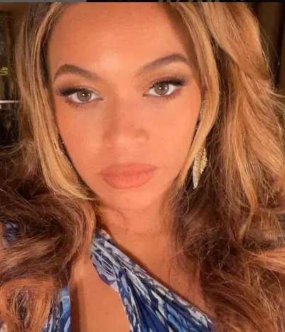 Beyonce eye color, What is Beyonce eye color, Beyonce dark brown eye color